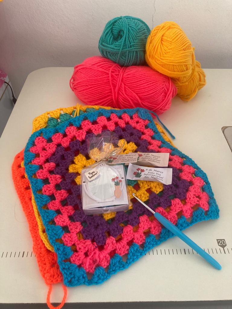 membros da ong em uma foto na época de páscoa